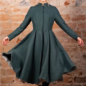 Son de Flor Green Trench Coat with Vintage Elegance